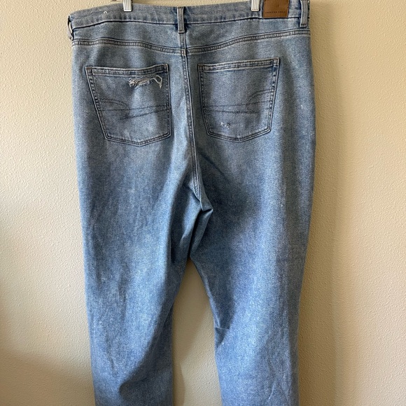 AMERICAN EAGLE HIGH WAISTED DISTRESSED CURVY MOM JEAN - Picture 2 of 5